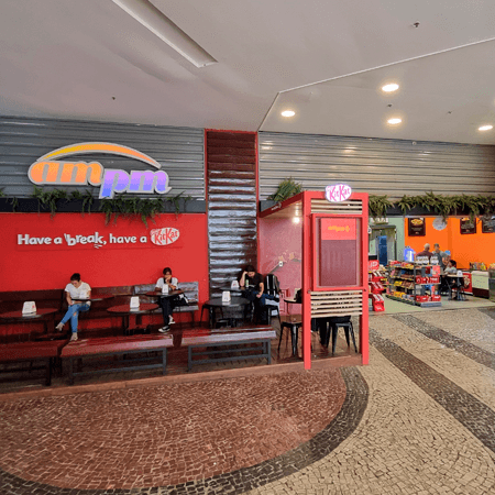 Imagem de interna da loja ampm