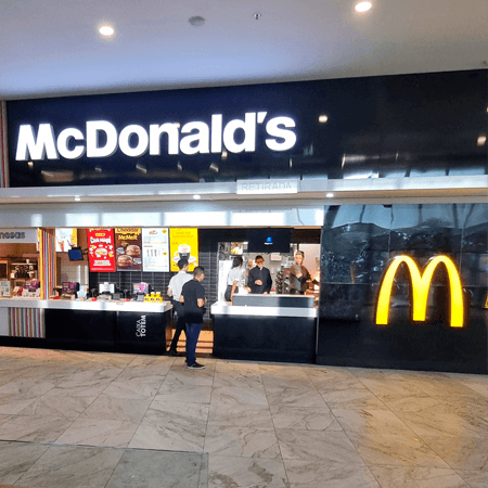 Imagem de interna da loja mc donald´s