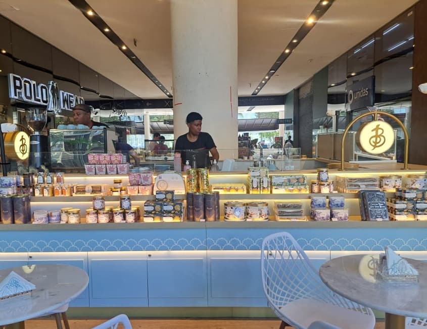 Imagem de interna da loja biscoitê